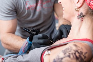 estoy haciéndome un tatuaje