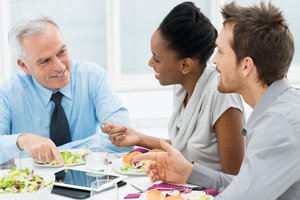 el descanso para almorzar