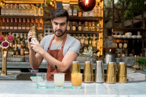 el bartender, la bartender