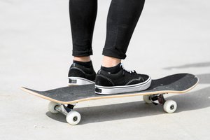hacer skateboard