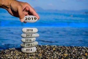 cada año