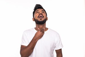 to clear one's throat