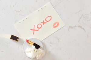 besos y abrazos