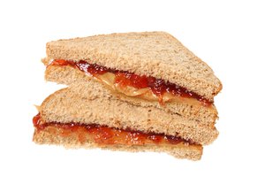 el sándwich de mantequilla de maní y jalea
