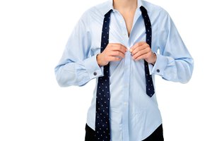to put on one's clothes