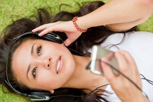 escucha música