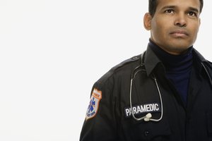 el paramédico, la paramédica