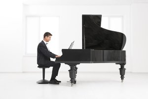 to play the piano