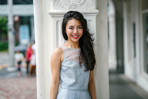 Petite in Spanish | English to Spanish Translation - SpanishDictionary.com