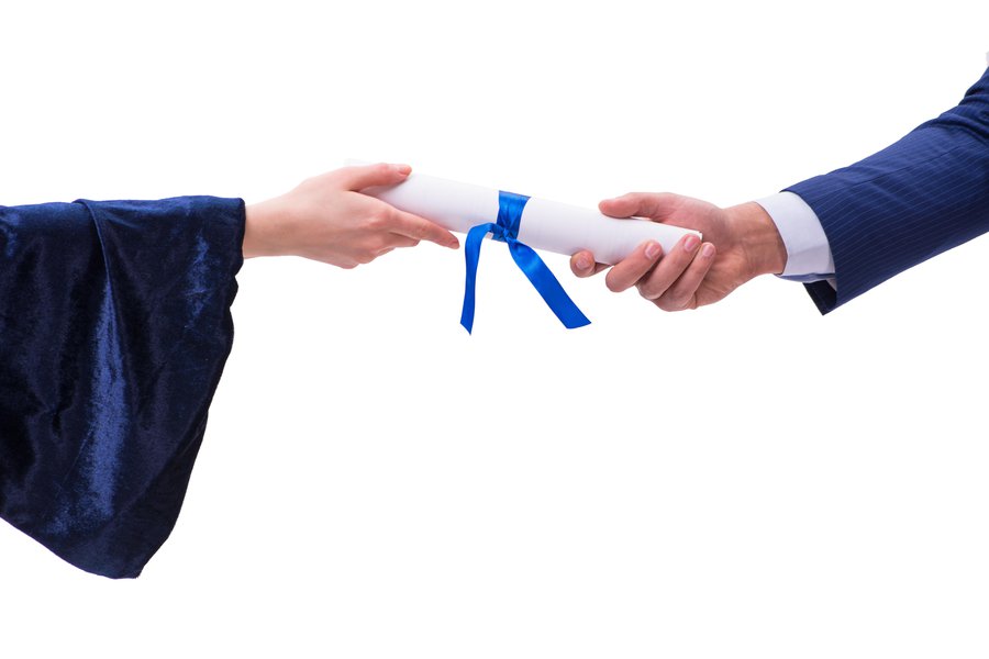 To grduate in Spanish English to Spanish Translation