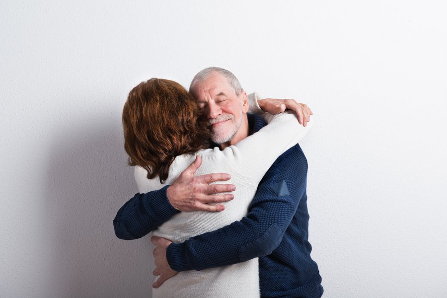 Hug in Spanish English to Spanish Translation